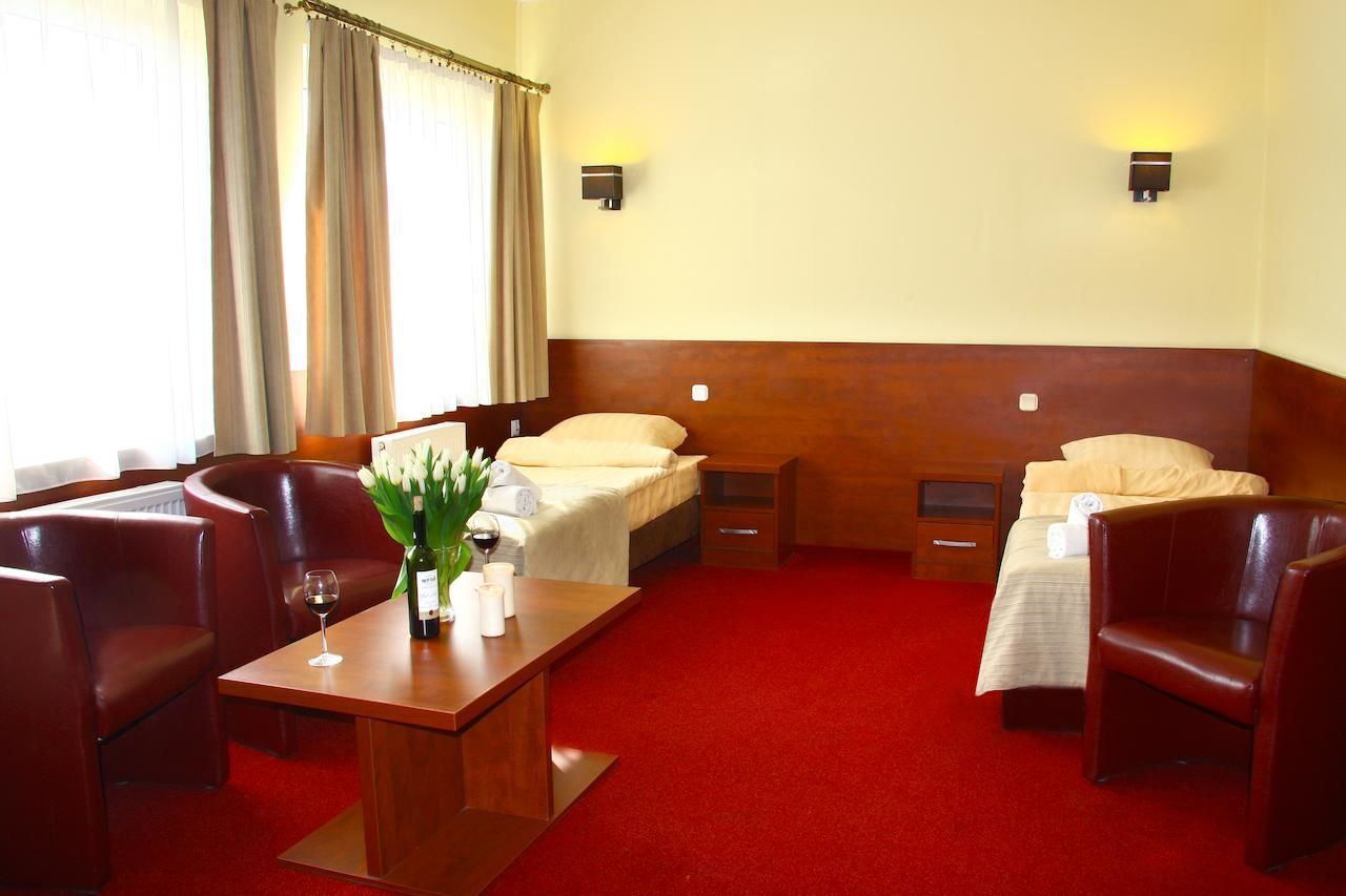 Отели типа «постель и завтрак» Hotelik Amber Рашин-24
